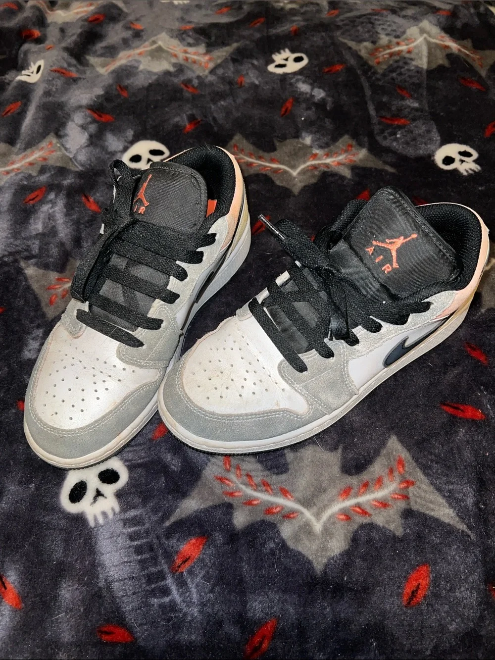 Jordan Kids Low-Top Sneakers in Gray, Peach & Black